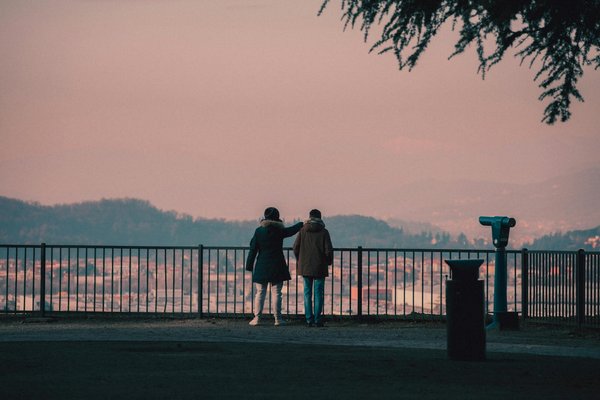 Voyage d'Aventure : Explorer Seul ou en Compagnie ?